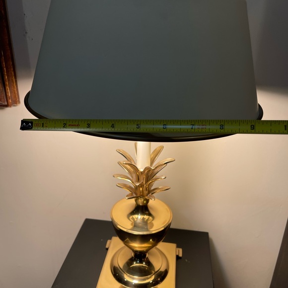 1970’s Solod Brass Pineapple Lamp with white tile shade - Picture 5 of 12